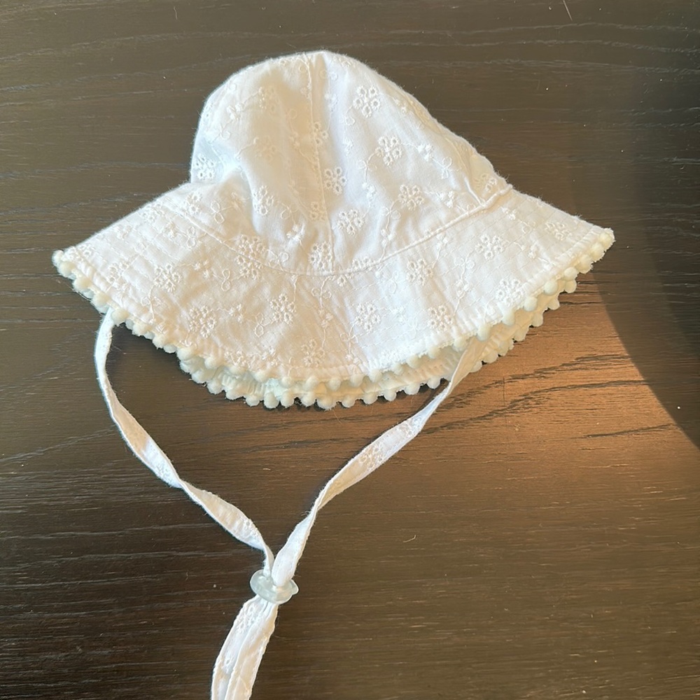Baby sun hat Daisy eyelet